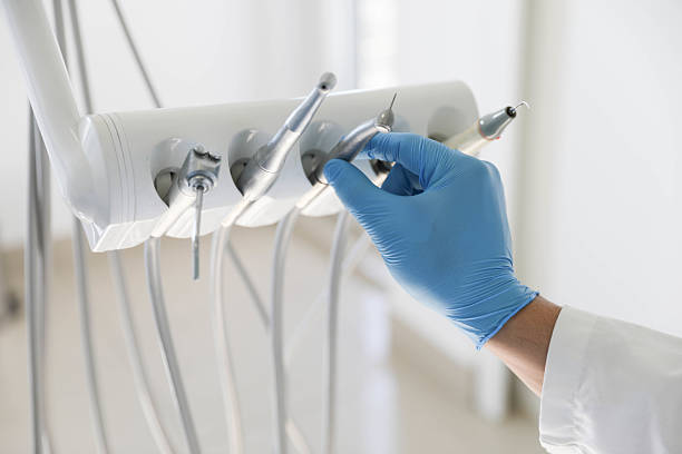 Professional Tooth Extraction technician working in Longtown, OK